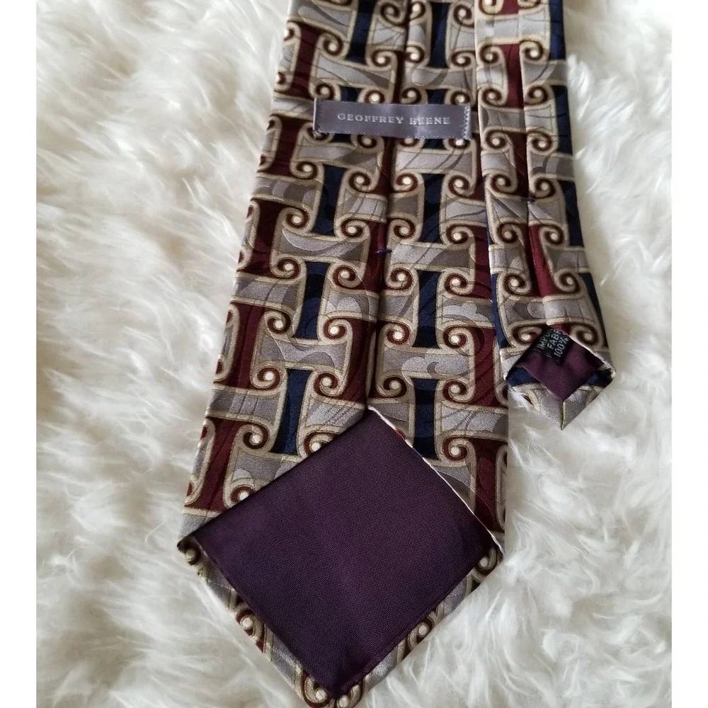 Vtg 90s Geoffrey Beene silk necktie geometric classic business tie 64 length